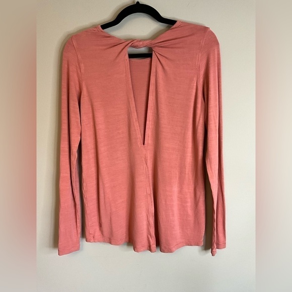 All In Motion Yoga Top Long Sleeve Peekaboo Back Coral Color Medium - Picture 3 of 8
